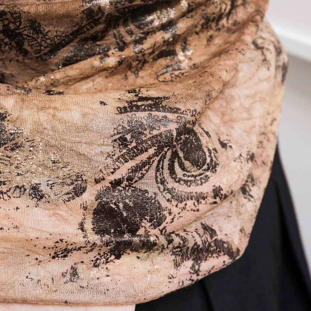 Beige Distressed Look Cowl Neck Top 🕰️ SUZY SHIER - Picture 5 of 7